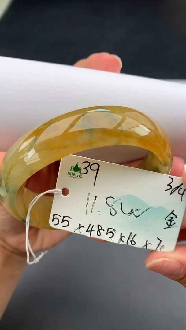【闪购商品】翡翠手镯未镶嵌女神节#送礼#，下单联系客服核对地址~