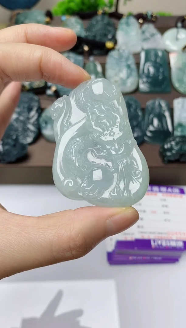 翡翠未镶嵌颈饰