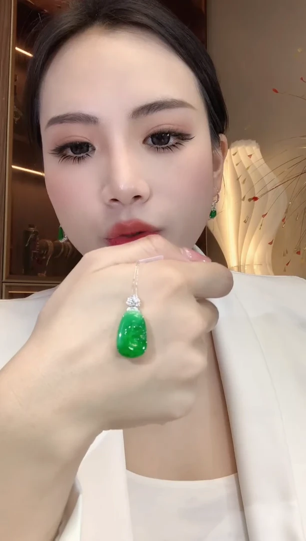 【闪购商品】翡翠吊坠(不含链)18K金镶嵌A17 多样性发货一件