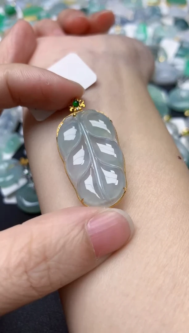 颈饰18K金镶嵌翡翠天然缅甸A货翡翠