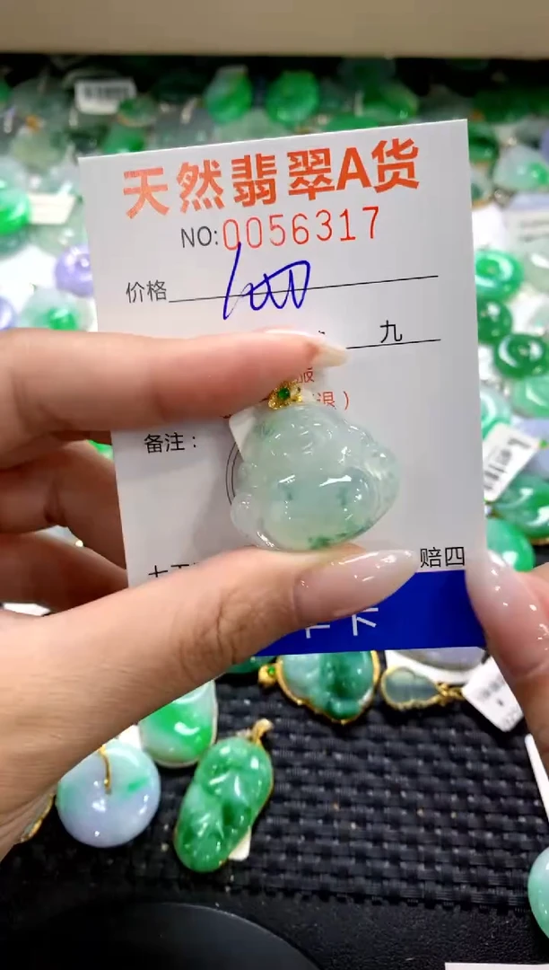 翡翠18K金镶嵌颈饰1111111111111111