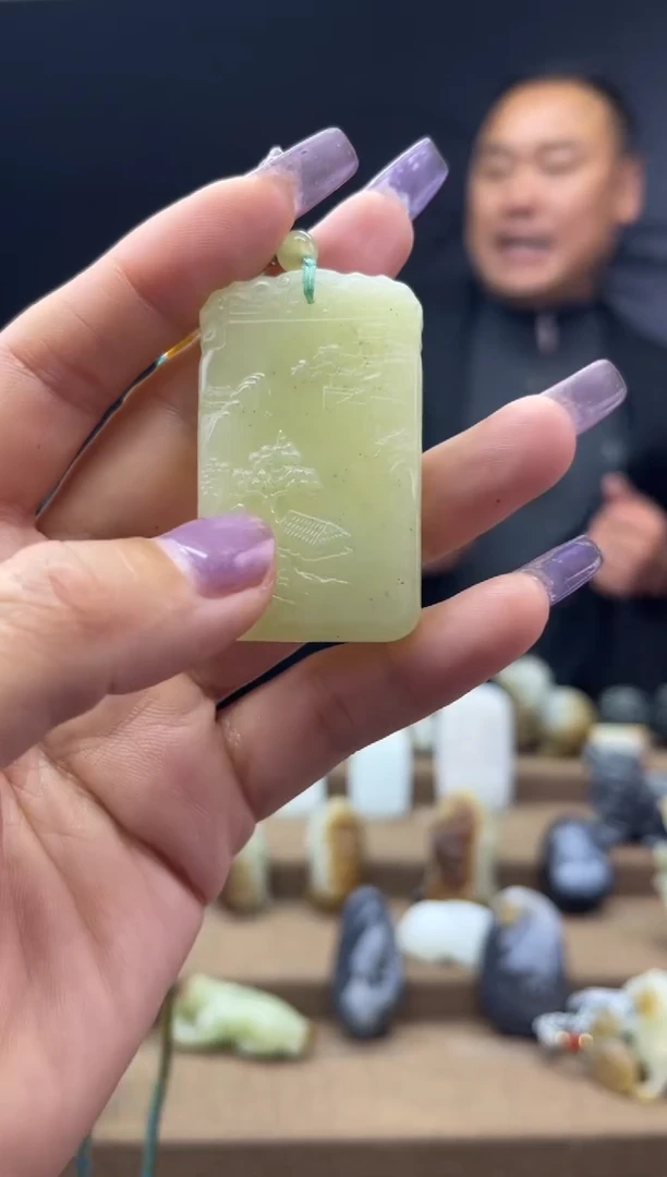 颈饰未镶嵌和田玉1