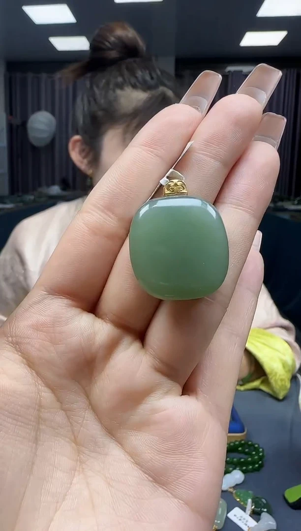 【闪购商品】和田玉挂件18K金镶嵌1