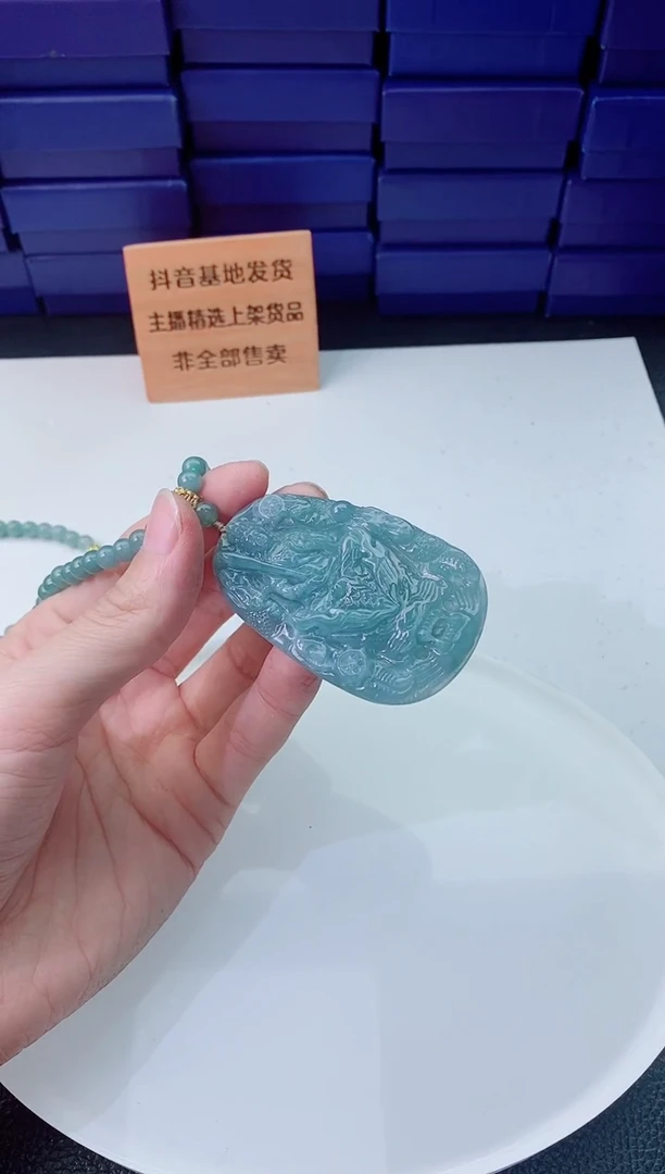 翡翠未镶嵌颈饰