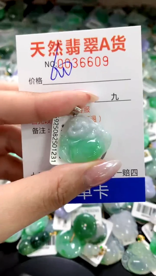 颈饰18K金镶嵌翡翠1111111111111111