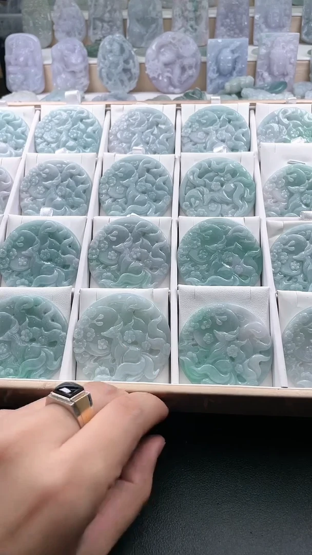 翡翠未镶嵌颈饰..../6/1/ 221多样性发其一