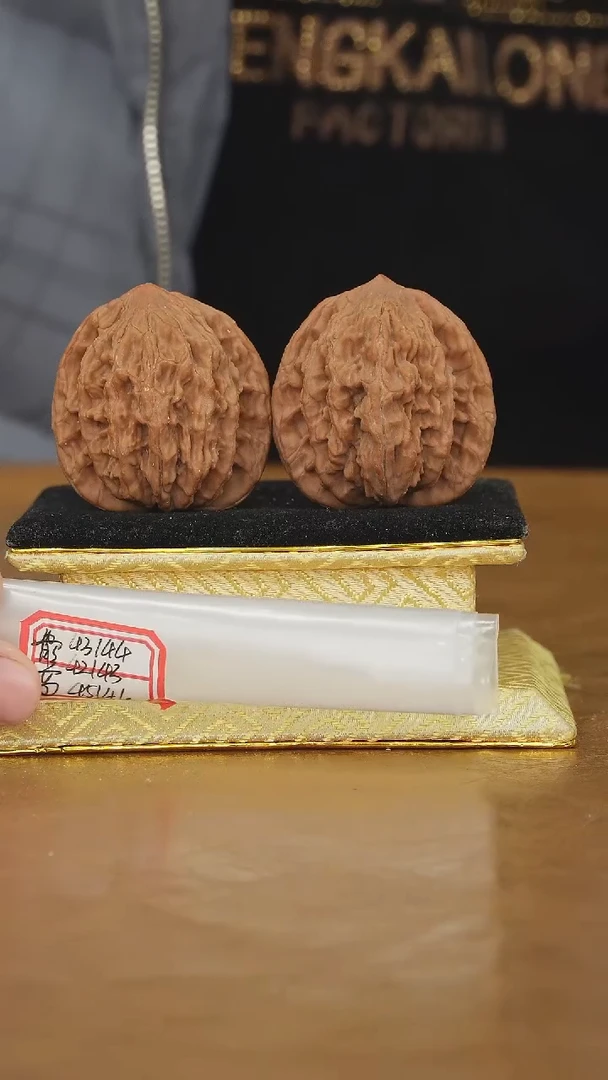 把件文玩核桃麦穗虎头