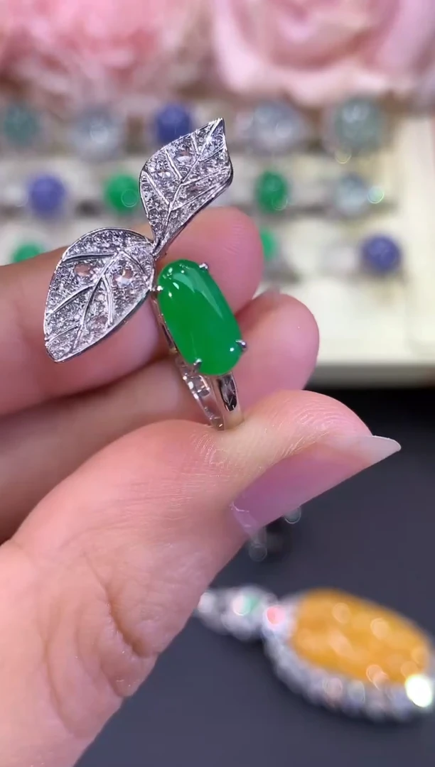 18K金镶嵌戒指翡翠B105