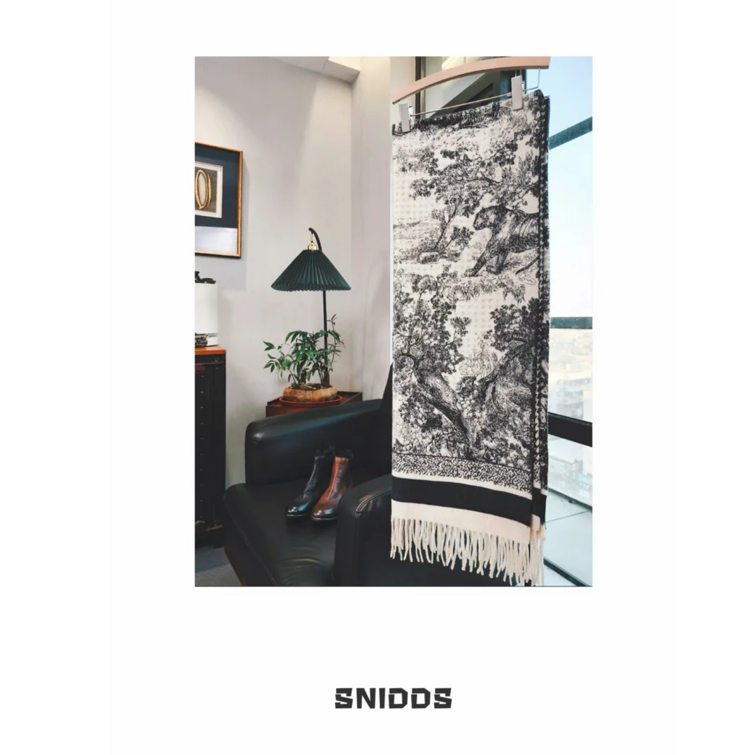 12/16 女士秋冬保暖轻盈 100羊毛流苏披肩款围巾