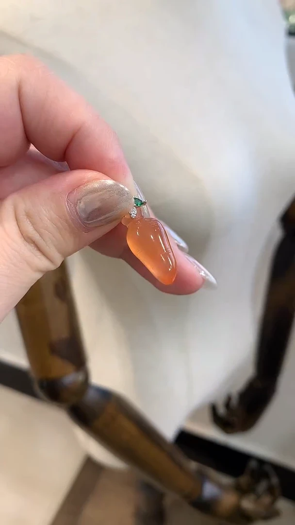未镶嵌蛇纹石玉吊坠(不含链)胡萝卜