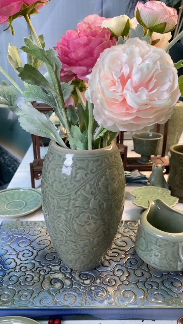 【闪购商品】【微瑕】缠枝牡丹小花瓶【100028】