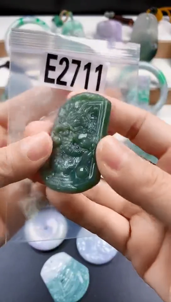 颈饰未镶嵌翡翠天然翡翠吊坠挂件