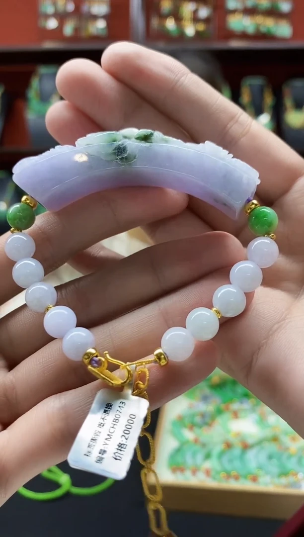 颈饰未镶嵌翡翠清****?翡翠手牌