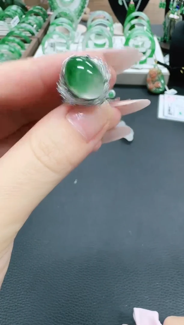 未镶嵌1石英质玉（非洲翠）/2745