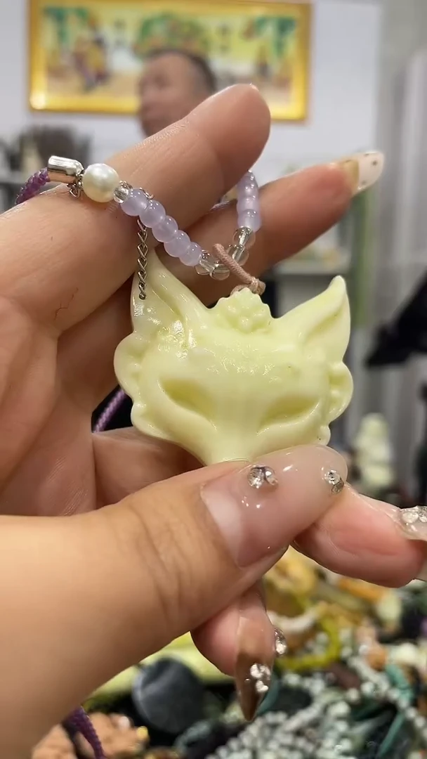 未镶嵌蛇纹石玉颈饰