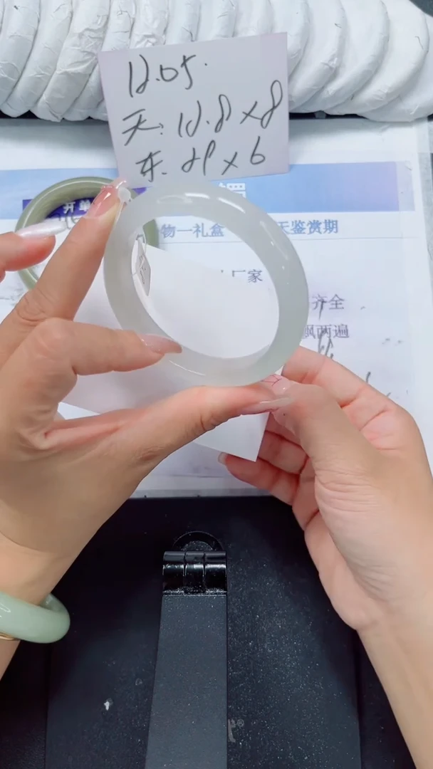 未镶嵌手镯石英质玉217-56.8