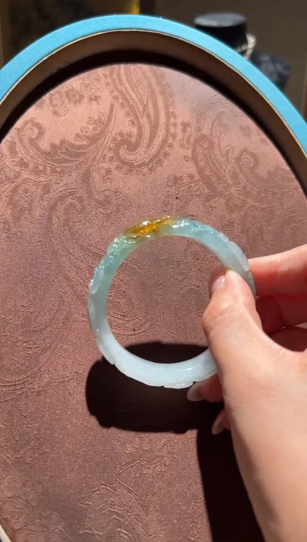 翡翠手镯未镶嵌红翡绿翠