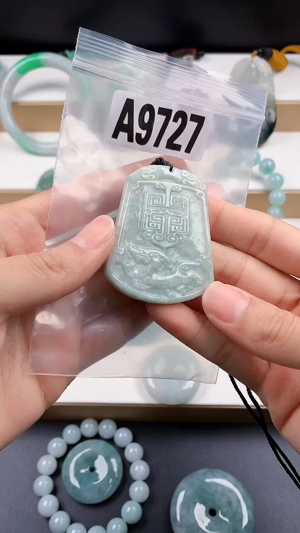颈饰未镶嵌翡翠天然翡翠吊坠挂件