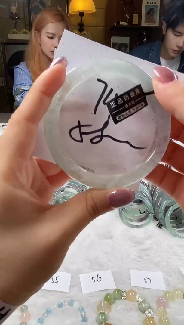 未镶嵌手镯水晶74号(天然水晶默认微瑕)