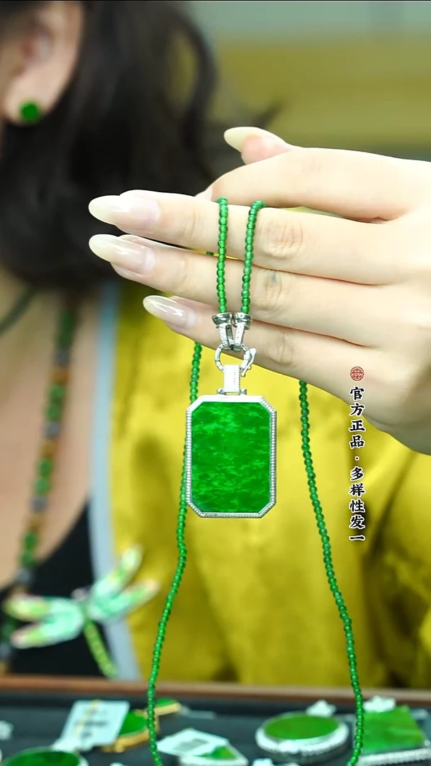 颈饰18K金镶嵌翡翠天然缅甸A货翡翠