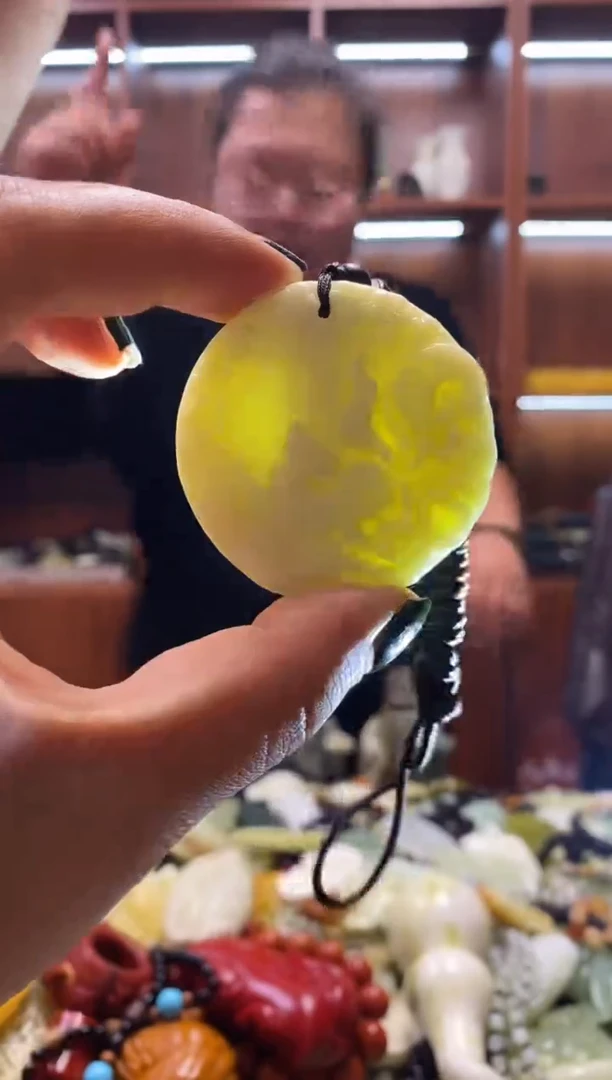 未镶嵌岫玉颈饰