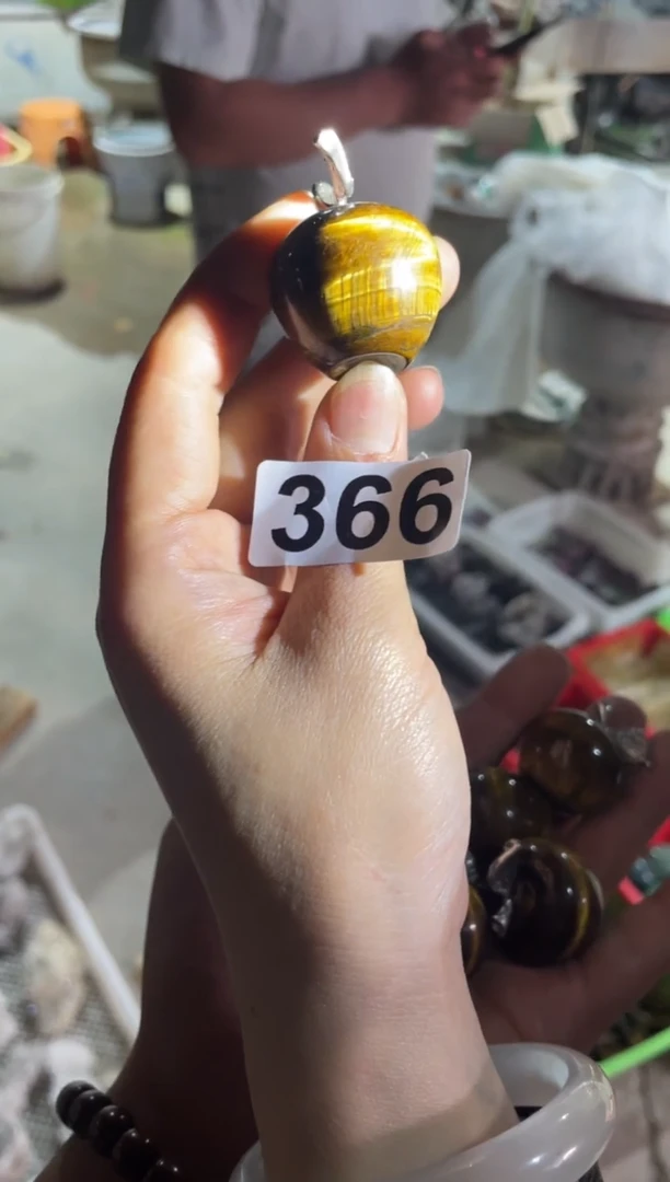 未镶嵌水晶大型摆件（非配饰）虎眼小苹果 .366