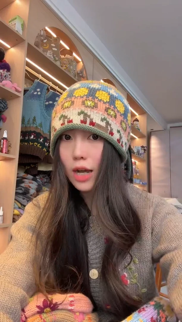 羊毛浅色樱桃帽