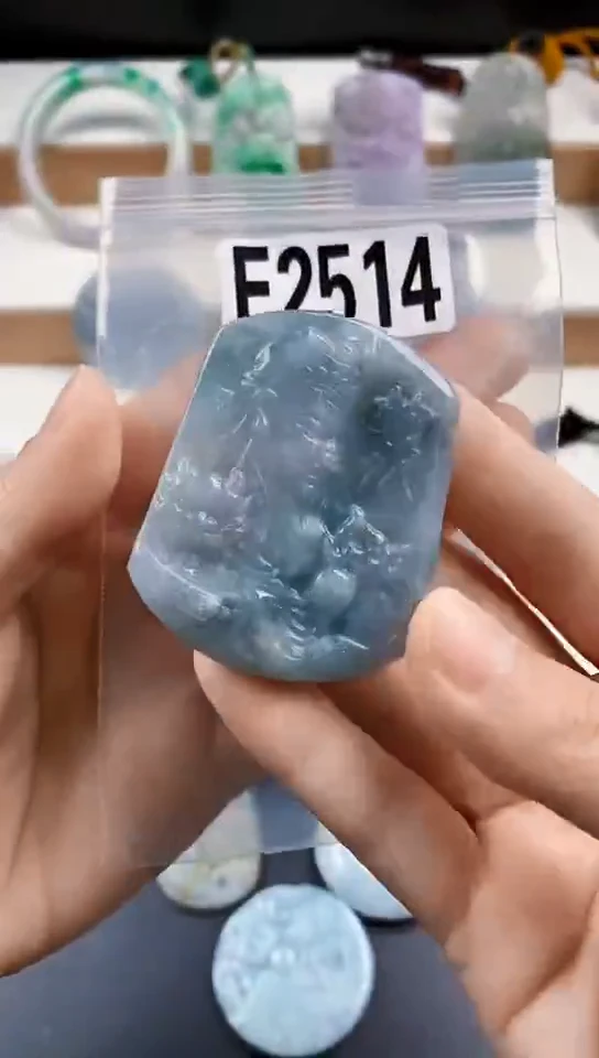 颈饰未镶嵌翡翠天然翡翠吊坠挂件