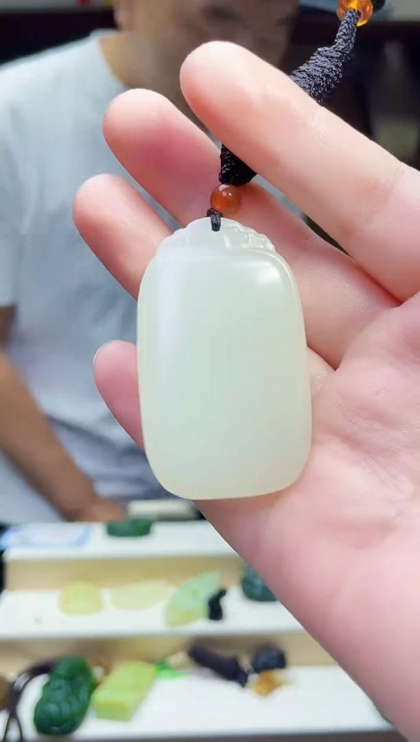 和田玉未镶嵌颈饰1