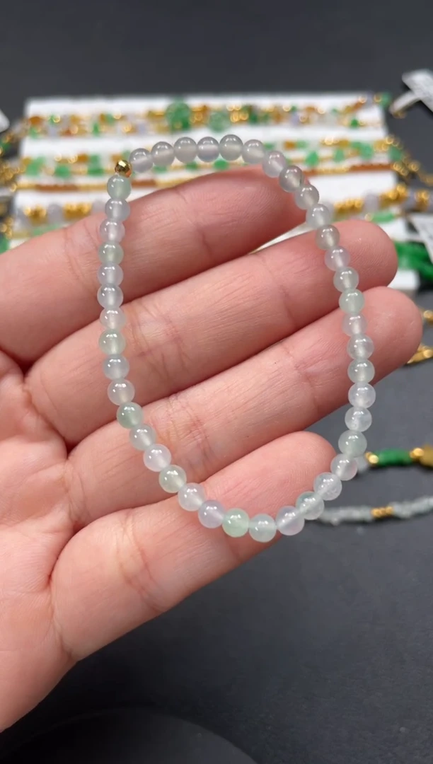 套链足金镶嵌翡翠一条  P193