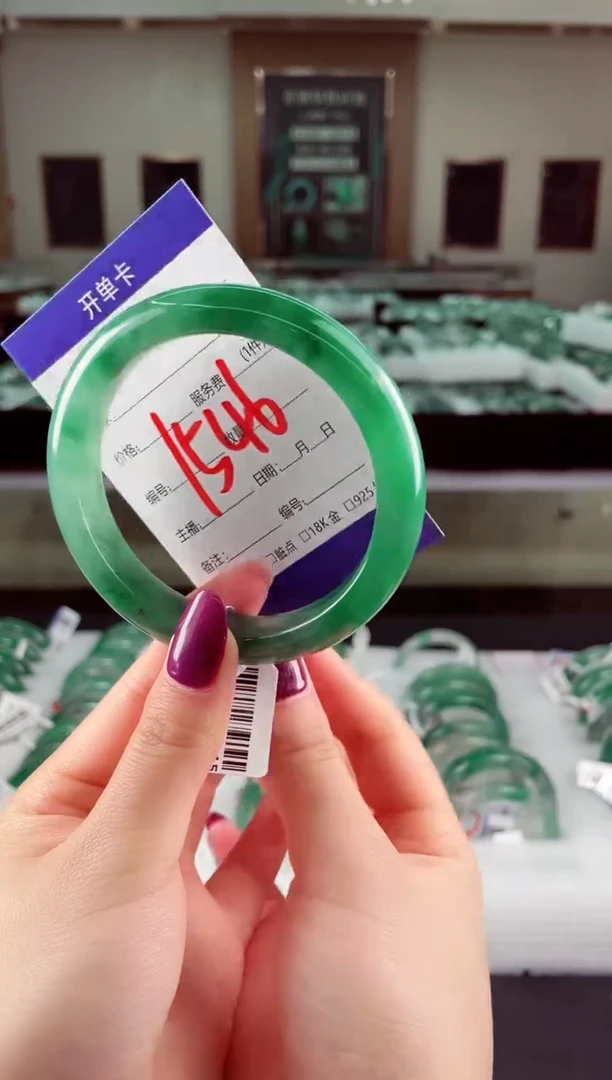 未镶嵌手镯石英质玉（非洲翠）微瑕介意勿拍