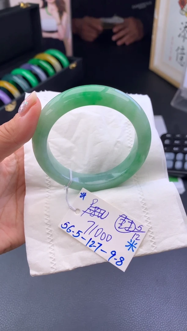 未镶嵌手镯翡翠假一赔三   手镯