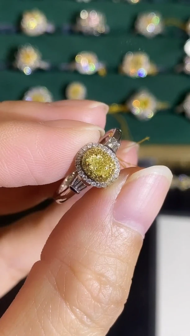 18K金镶嵌戒指钻石戒指