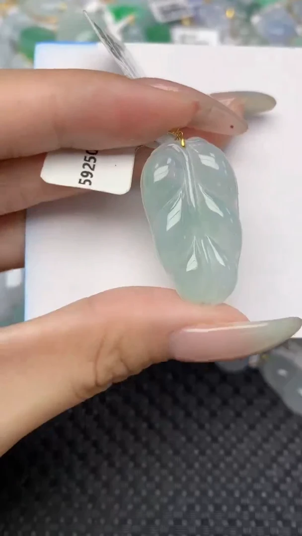 翡翠18K金镶嵌颈饰天然翡翠a货