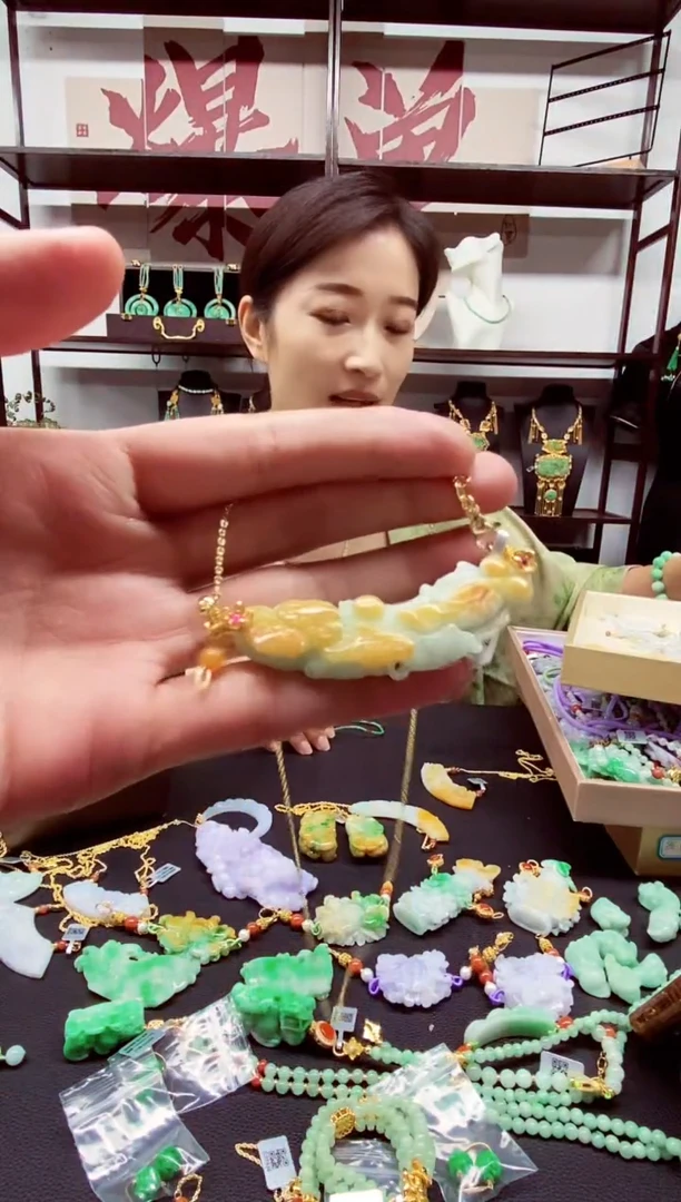 翡翠未镶嵌颈饰翡翠吊坠