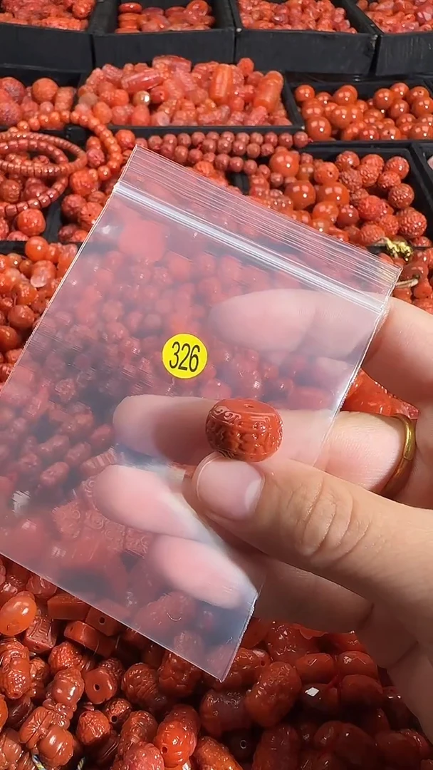 颈饰未镶嵌南红玛瑙1