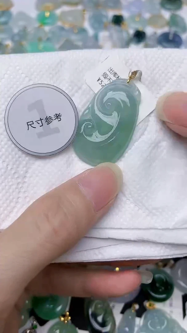 颈饰18K金镶嵌翡翠天然A货翡翠
