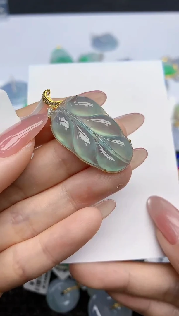 【闪购商品】翡翠挂件18K金镶嵌天然翡翠A货