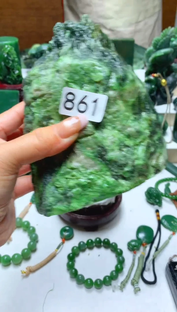 未镶嵌和田玉摆件1