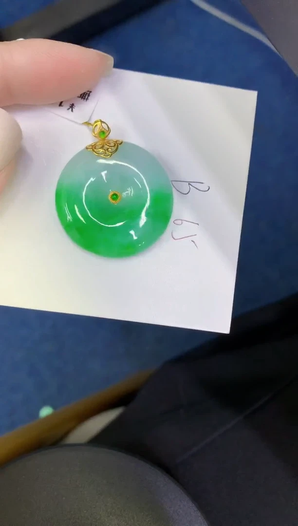 颈饰18K金镶嵌翡翠缅甸天然翡翠A货