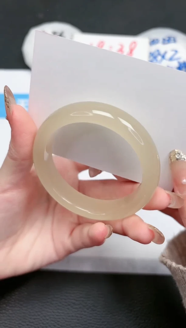 【闪购商品】石英质玉手镯未镶嵌37-53.5