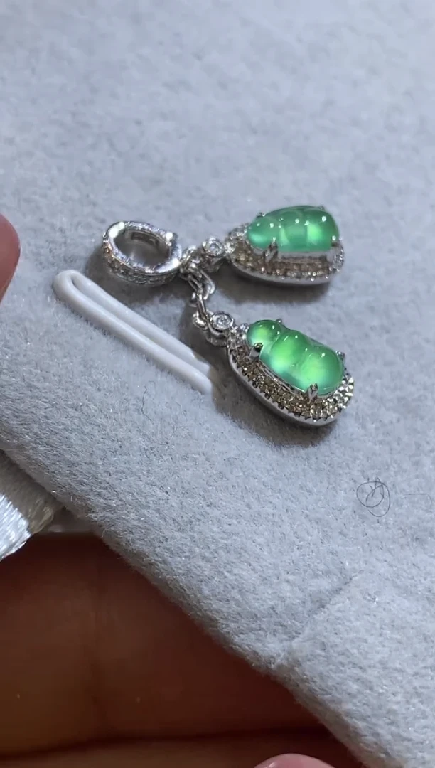 颈饰18K金镶嵌翡翠收到货48小时鉴赏期（超时不退不换）新年配饰