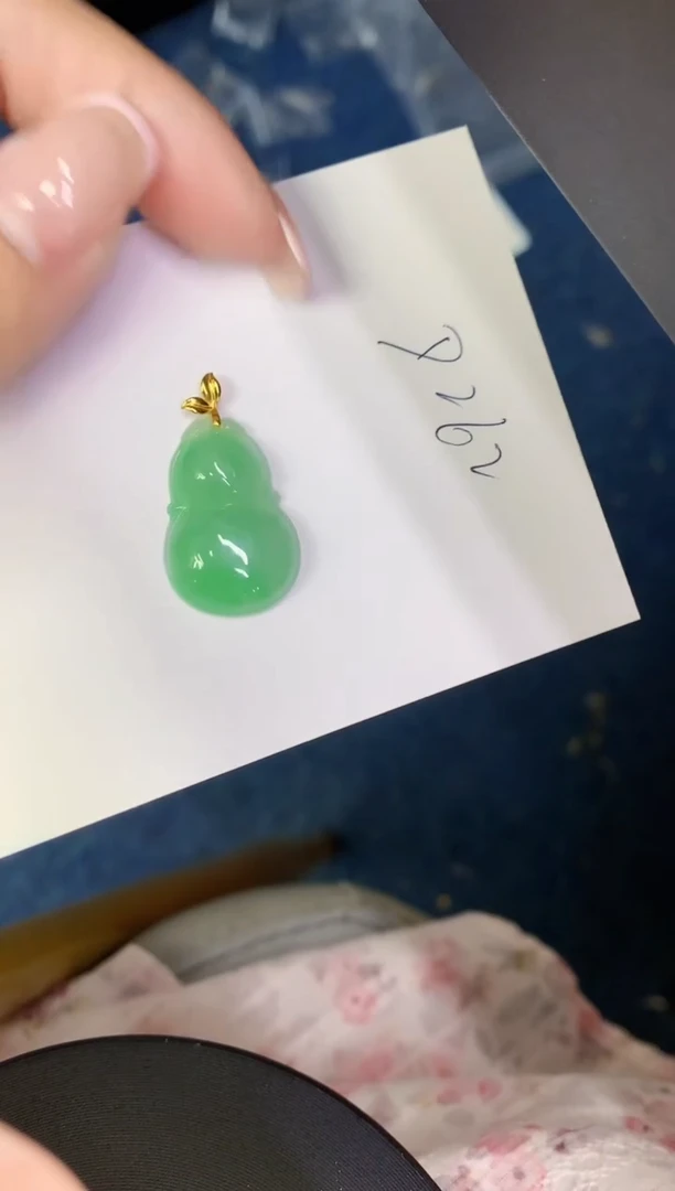 翡翠18K金镶嵌颈饰缅甸天然翡翠A货