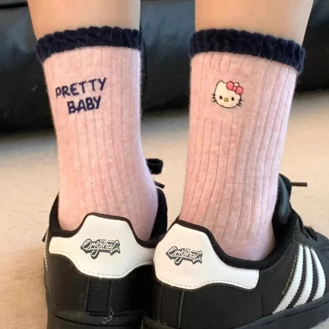 AB款HelloKitty中筒袜棉袜学院风秋季新品小清新显高显细棉袜子