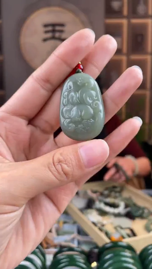 颈饰未镶嵌和田玉拍一发一，拍一发一