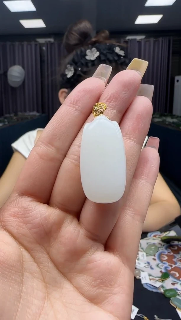 和田玉18K金镶嵌挂件1