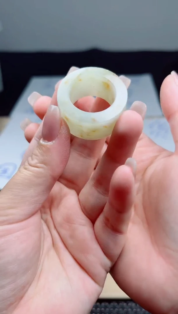 翡翠未镶嵌颈饰戒圈
