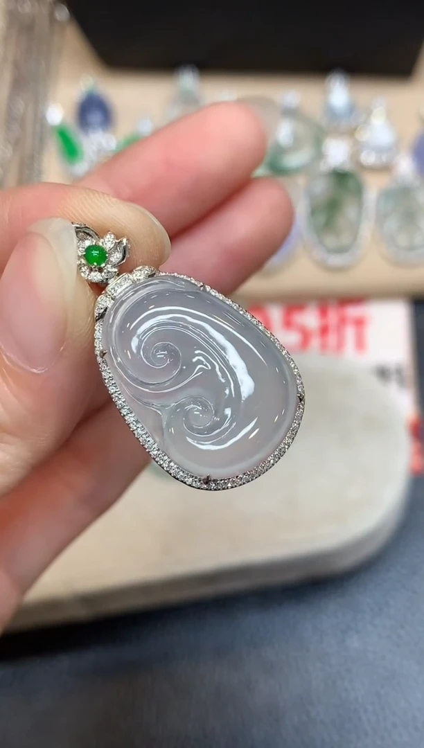 颈饰18K金镶嵌翡翠如意【无服务费