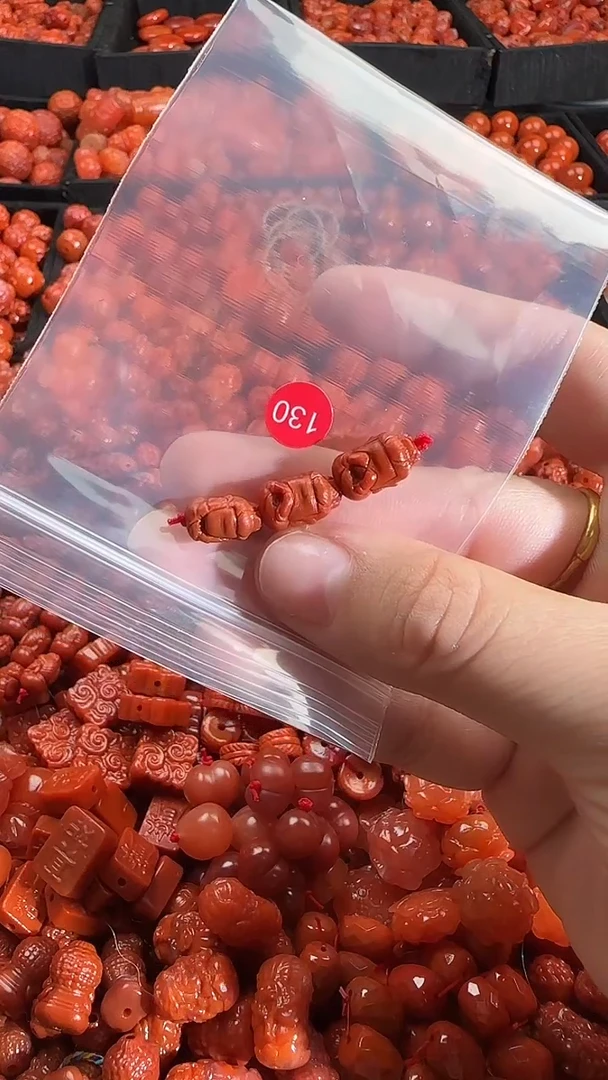 颈饰未镶嵌南红玛瑙1