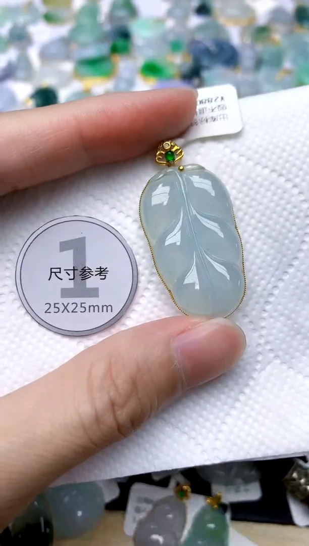 颈饰18K金镶嵌翡翠天然A货翡翠